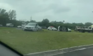 Acidente deixa mulher ferida na rótula da ERS-407 com a Estrada do Mar
