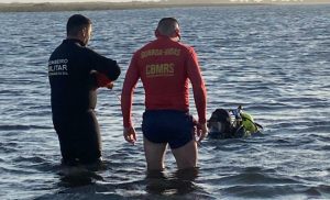 Buscas por desaparecido em lagoa de Cidreira chegam ao terceiro dia; Bombeiros usam mergulhadores e drone