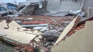 Ciclone atinge Serra Gaúcha e causa destruição em quatro cidades