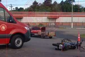 Colisão entre carro e moto é registrada na Rota do Sol