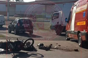 Colisão entre carro e motocicleta deixa ferido na Rota do Sol