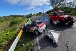 Grave acidente na Estrada do Mar deixa uma pessoa morta e outra ferida