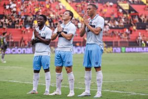 Grêmio goleia Sport, confirma vaga na Sul-Americana e encerra Brasileirão em alta