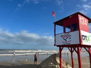 Guarda-vidas realizam 44 salvamentos na 9ª Operação Verão do CBMRS
