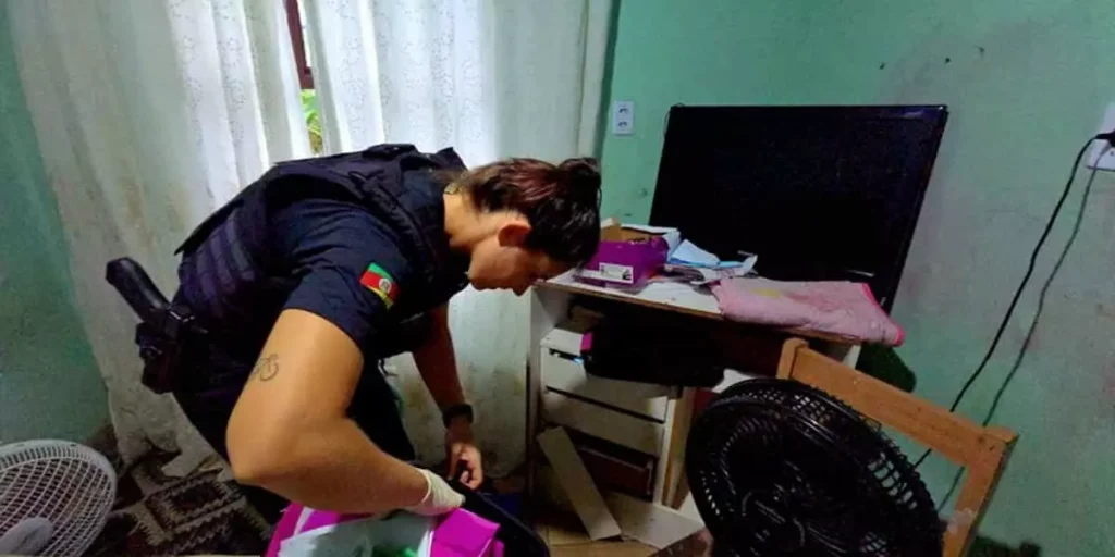 Operação investiga execução motivada por vingança e cumpre 31 mandados no Litoral Norte