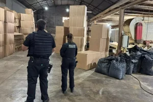 PF desmantela fábrica clandestina de cigarros no RS e cumpre mandados em Tramandaí e outras seis cidades
