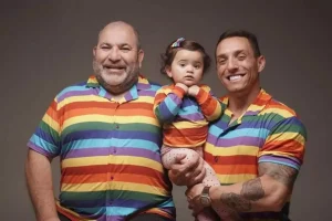 Pai em união homoafetiva tem direito a salário-maternidade