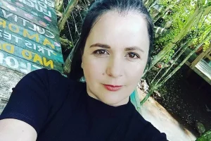 Sepultada professora que voltava de passeio no Litoral Norte; comunidade de Iraí vive luto e pede respostas