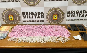 Cidreira: dupla é presa com mais de mil porções de drogas durante patrulhamento da Brigada Militar