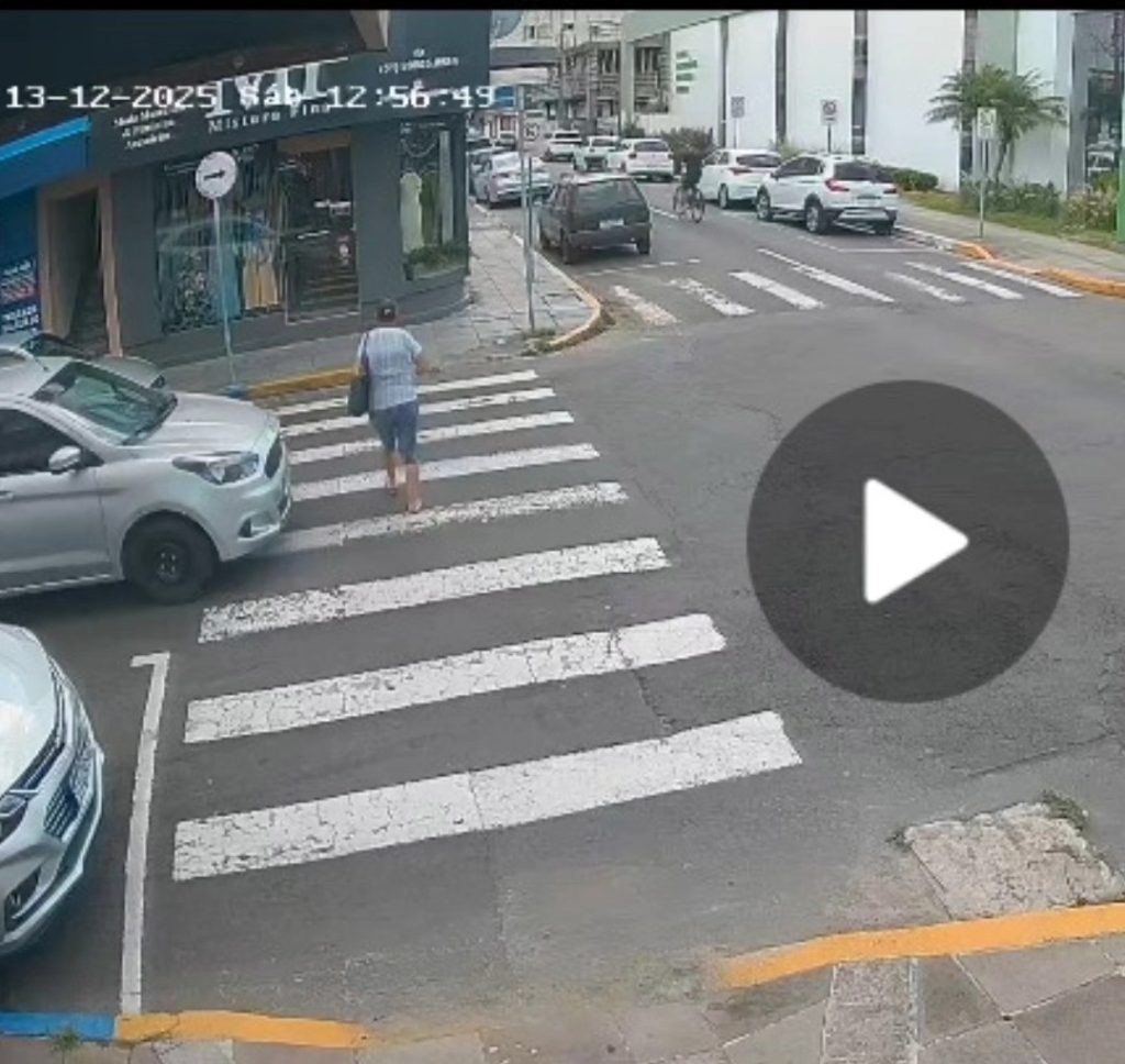 Mulher é atropelada na faixa de pedestres no Centro de Osório