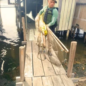 Brigada Militar prende homem por pesca ilegal e apreende 24 petrechos em Tramandaí
