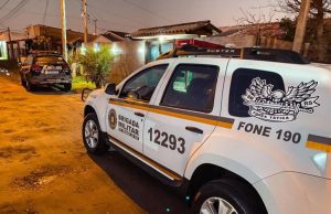 Homem é encontrado morto a tiros dentro de residência em Tramandaí