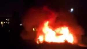 Incêndio destrói Volvo na Estrada do Mar minutos após sair de oficina em Xangri-Lá