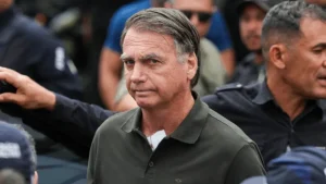 Moraes determina transferência de Bolsonaro para a Papudinha e avaliação médica oficial