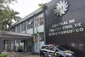 Mulher é assassinada dentro de casa na frente das filhas em Novo Hamburgo