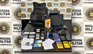 Polícia procura foragido após apreensão de equipamentos e material para explosivos em Tramandaí
