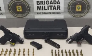Suspeito é preso com duas pistolas e 80 munições perto de área pública em Capão da Canoa