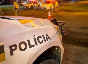 Barreira policial resulta na prisão de dois suspeitos por tráfico em Tramandaí
