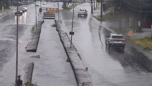 Chuva causa alagamentos e danifica o calçadão em Capão da Canoa