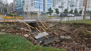Chuva causa alagamentos e danifica o calçadão em Capão da Canoa