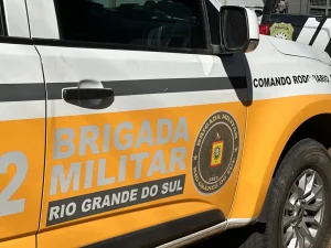 Cinco pessoas ficam feridas após carro sair da pista e capotar na ERS-030