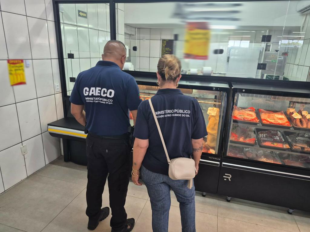 Fiscalização retira 350 kg de alimentos impróprios do comércio em Torres