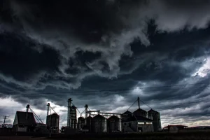 INMET emite dois alertas de tempestade e prevê ventos de até 100 km/h no RS