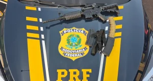 PRF apreende fuzil com munições escondido em carro na BR-101, em Torres