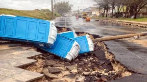 Temporal alaga ruas, causa estragos e expõe limite da drenagem em Tramandaí